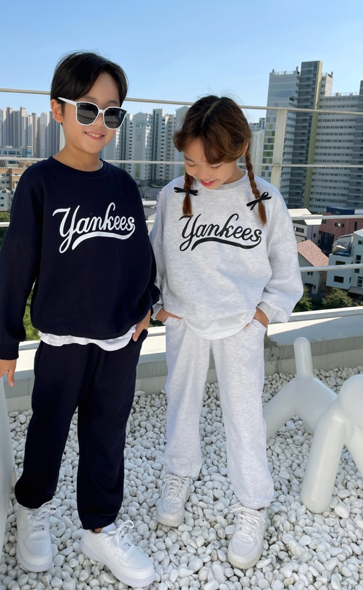 Yankees sweatpants and sweatshirt set